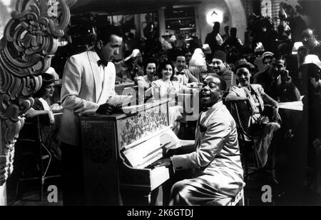 Casablanca (film de 1942). Avec Humphrey Bogart (Rick Blaine), Dooley Wilson (Sam) Banque D'Images
