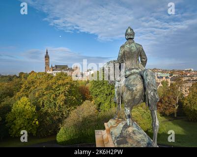 Mémorial Lord Roberts à Kelvingrove Park Glasgow sous le soleil d'automne. Banque D'Images