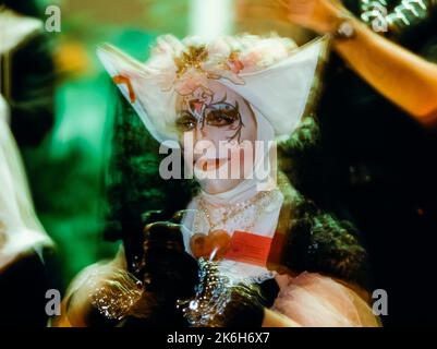 Paris, France, Portrait, activistes du sida, Sisters of Perpetual indulgence, Groupe de religieuses travesties, performance dans aides 'Arc en ciel' Cross dresser des années 1990, paris Drag Queens Banque D'Images