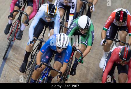 France. 14th octobre 2022. Montigny-le-Bretonneux, France, 14 octobre 2022. Lotte Kopecky Belge photographiée en action pendant la course à gratter, qui fait partie de l'Omnium féminin, le troisième jour des Championnats du monde de piste de l'UCI, au vélodrome de Saint-Quentin-en-Yvelines à Montigny-le-Bretonneux, France, le vendredi 14 octobre 2022. Les Championnats du monde ont lieu du 12 au 16 octobre 2022. BELGA PHOTO BENOIT DOPPAGNE crédit: Belga News Agency/Alay Live News Banque D'Images