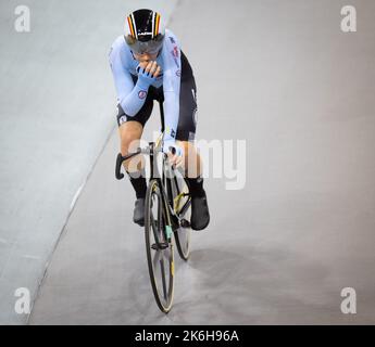 France. 14th octobre 2022. Montigny-le-Bretonneux, France, 14 octobre 2022. La Lotte Kopecky Belge a l'air défragée après la course de scratch, qui fait partie de l'Omnium féminin, le troisième jour des Championnats du monde de piste de l'UCI, au vélodrome de Saint-Quentin-en-Yvelines à Montigny-le-Bretonneux, en France, le vendredi 14 octobre 2022. Les Championnats du monde ont lieu du 12 au 16 octobre 2022. BELGA PHOTO BENOIT DOPPAGNE crédit: Belga News Agency/Alay Live News Banque D'Images