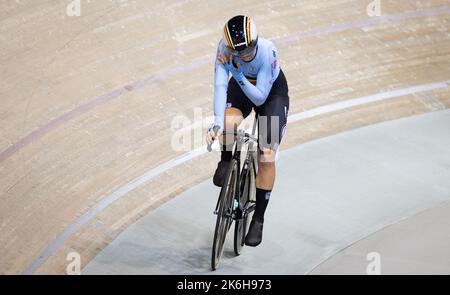 France. 14th octobre 2022. Montigny-le-Bretonneux, France, 14 octobre 2022. La Lotte Kopecky Belge a l'air défragée après la course de scratch, qui fait partie de l'Omnium féminin, le troisième jour des Championnats du monde de piste de l'UCI, au vélodrome de Saint-Quentin-en-Yvelines à Montigny-le-Bretonneux, en France, le vendredi 14 octobre 2022. Les Championnats du monde ont lieu du 12 au 16 octobre 2022. BELGA PHOTO BENOIT DOPPAGNE crédit: Belga News Agency/Alay Live News Banque D'Images
