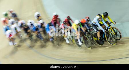 France. 14th octobre 2022. Montigny-le-Bretonneux, France, 14 octobre 2022. Lotte Kopecky Belge photographiée en action pendant la course à gratter, qui fait partie de l'Omnium féminin, le troisième jour des Championnats du monde de piste de l'UCI, au vélodrome de Saint-Quentin-en-Yvelines à Montigny-le-Bretonneux, France, le vendredi 14 octobre 2022. Les Championnats du monde ont lieu du 12 au 16 octobre 2022. BELGA PHOTO BENOIT DOPPAGNE crédit: Belga News Agency/Alay Live News Banque D'Images