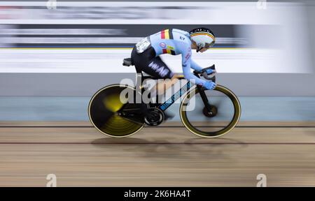 France. 14th octobre 2022. Montigny-le-Bretonneux, France, 14 octobre 2022. Lotte Kopecky Belge photographiée en action pendant la course à gratter, qui fait partie de l'Omnium féminin, le troisième jour des Championnats du monde de piste de l'UCI, au vélodrome de Saint-Quentin-en-Yvelines à Montigny-le-Bretonneux, France, le vendredi 14 octobre 2022. Les Championnats du monde ont lieu du 12 au 16 octobre 2022. BELGA PHOTO BENOIT DOPPAGNE crédit: Belga News Agency/Alay Live News Banque D'Images