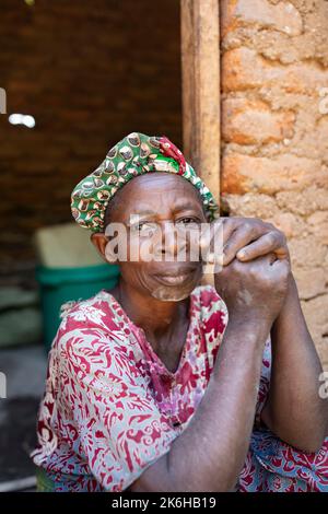 Kabugho Lucia (60) projet LWR REAL – district de Kasese, Ouganda, Afrique de l'est. 11 juin 2021 – photo de Jake Lyell. Banque D'Images