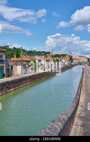 Moissac (maison du sud) : maisons le long du canal latéral à la Garonne Banque D'Images