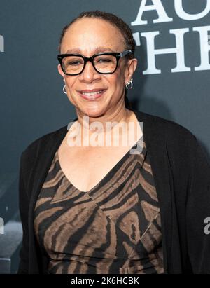 New York, États-Unis. 13th octobre 2022. S. Epatha Merkerson assiste à la soirée d'ouverture du renouveau d'août la leçon de piano de Wilson au théâtre Ethel Barrymore (photo de Lev Radin/Pacific Press) crédit: Pacific Press Media production Corp./Alay Live News Banque D'Images