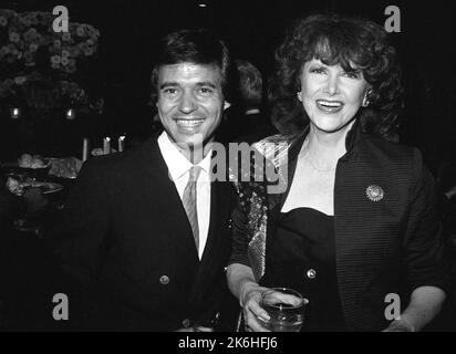 Jim Dybas et Cathryn Damon à la Réunion SOAP un an après son annulation. La fête coïncide avec le tournage de son premier segment il y a cinq ans. Chasen's à Beverly Hills, Californie sur 30 août 1982. Crédit: Ralph Dominguez/MediaPunch Banque D'Images