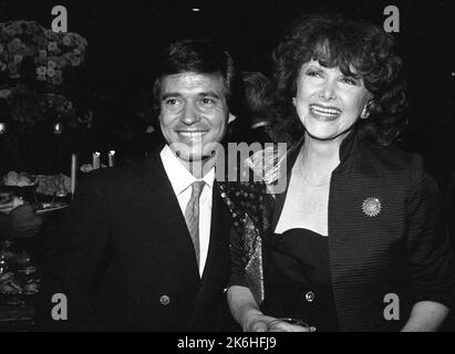 Jim Dybas et Cathryn Damon à la Réunion SOAP un an après son annulation. La fête coïncide avec le tournage de son premier segment il y a cinq ans. Chasen's à Beverly Hills, Californie sur 30 août 1982. Crédit: Ralph Dominguez/MediaPunch Banque D'Images