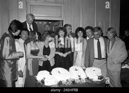 Le Cast of SOAP à la Réunion SOAP un an après son annulation. La fête coïncide avec le tournage de son premier segment il y a cinq ans. Chasen's à Beverly Hills, Californie sur 30 août 1982. Crédit: Ralph Dominguez/MediaPunch Banque D'Images