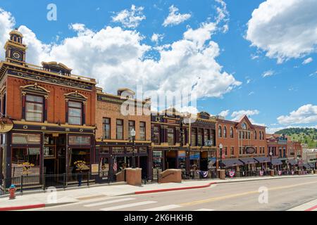 Cimple Creek, CO - 9 juillet 2022 : rangée de casinos sur E Bennett Ave Banque D'Images