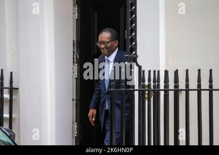 Londres, Angleterre, Royaume-Uni. 14th octobre 2022. KWASI KWARTENG quitte 11 Downing Street après avoir quitté son poste de chancelier de l'Echiquier (Credit image: © Tayfun Salci/ZUMA Press Wire) Banque D'Images