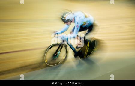 France. 14th octobre 2022. Lotte Kopecky belge photographiée en action pendant la course Tempo, qui fait partie de l'Omnium féminin, le troisième jour des Championnats du monde de piste de l'UCI, au vélodrome de Saint-Quentin-en-Yvelines à Montigny-le-Bretonneux, France, le vendredi 14 octobre 2022. Les Championnats du monde ont lieu du 12 au 16 octobre 2022. BELGA PHOTO BENOIT DOPPAGNE crédit: Belga News Agency/Alay Live News Banque D'Images