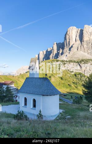 Gardena Pass chapelle, dédiée à Saint Maurice, Dolomites, Tyrol du Sud, Italie Banque D'Images