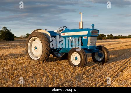 Tracteur Ford 4000 Pre-Force 1966 d'époque Banque D'Images