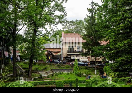 SOVATA, MURES, ROUMANIE – 29 MAI 2021 : image de la station de Sovata Transylvanie, Roumanie. Banque D'Images