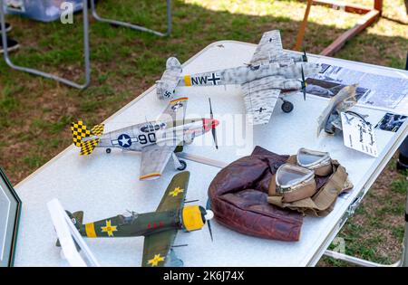 Stanesti, Gorj, Roumanie – 27 août 2022 : exposition d'avions modèles au rallye d'aviation, aérodrome de Stanesti, Gorj, Roumanie. Banque D'Images