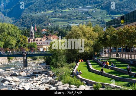 Vue sur la ville, vue sur Merano, rivière Passer, promenade de Passer, Tyrol du Sud, Italie Banque D'Images