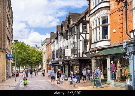 Ipswich Buttermarket avec des gens qui font du shopping Ipswich Buttermarket Ipswich Suffolk Angleterre GB Europe Banque D'Images