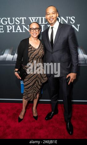 13 octobre 2022, New York, New York, États-Unis: S. Epatha Merkerson (L) assiste à la soirée d'ouverture de la renaissance d'août la leçon de piano de Wilson au théâtre Ethel Barrymore (Credit image: © Lev Radin/Pacific Press via ZUMA Press Wire) Banque D'Images