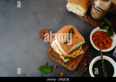 Vada fait maison de la pomme de terre de la pomme de terre de la pomme de terre de la pomme de terre de l'Inde Banque D'Images