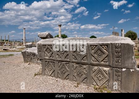 Sculpture en pierre dans les ruines de la ville romaine de Perge, Antalya, Turquie Banque D'Images