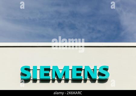 Aarhus, Danemark - 8 août 2015 : logo Siemens sur une façade. Les principales divisions de l'entreprise sont l'industrie, l'énergie, la santé, l'infrastructure Banque D'Images