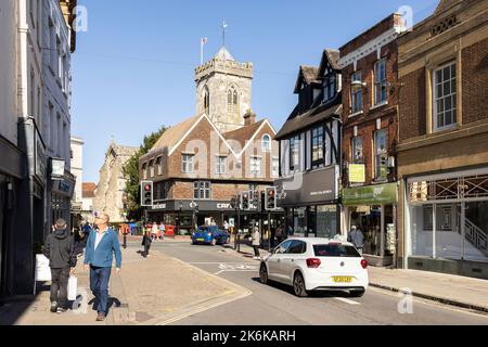 Salisbury Wiltshire, royaume-uni, 10, octobre, 2022 vue de la rue pittoresque de la ville de Salisbury. Belle architecture le long de la rue commerçante. Bu historique Banque D'Images