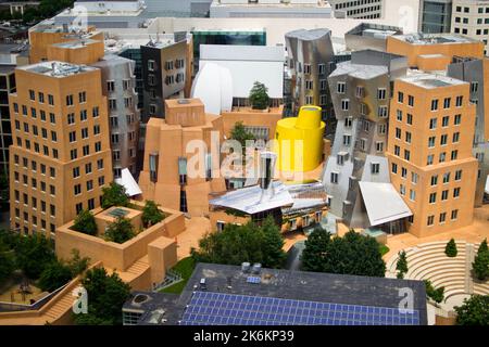 Vue aérienne du Ray and Maria Stata Center sur le campus de l'Institut de technologie du Massachusetts (MIT) Banque D'Images