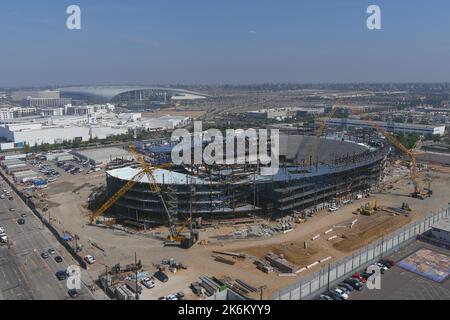 Une vue aérienne générale du chantier de construction du dôme Intuit, jeudi 29 septembre 2022, à Inglewood, Etalonnage L'Arena est l'avenir des LA Clippers. Banque D'Images