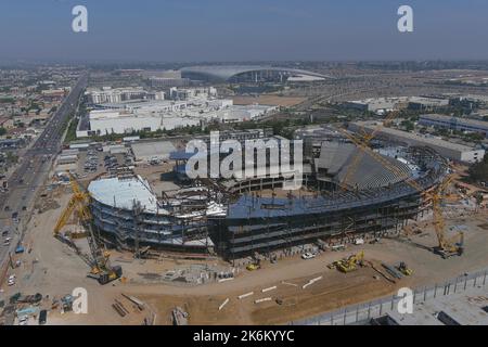 Une vue aérienne générale du chantier de construction du dôme Intuit, jeudi 29 septembre 2022, à Inglewood, Etalonnage L'Arena est l'avenir des LA Clippers. Banque D'Images