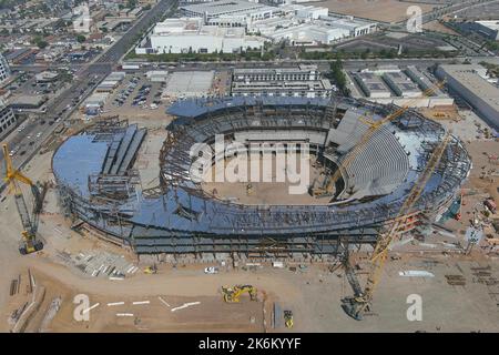 Une vue aérienne générale du chantier de construction du dôme Intuit, jeudi 29 septembre 2022, à Inglewood, Etalonnage L'Arena est l'avenir des LA Clippers. Banque D'Images