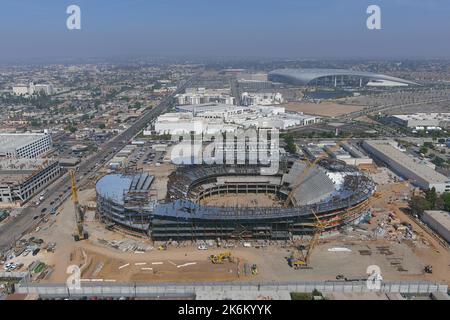 Une vue aérienne générale du chantier de construction du dôme Intuit, jeudi 29 septembre 2022, à Inglewood, Etalonnage L'Arena est l'avenir des LA Clippers. Banque D'Images