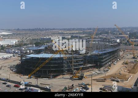 Une vue aérienne générale du chantier de construction du dôme Intuit, jeudi 29 septembre 2022, à Inglewood, Etalonnage L'Arena est l'avenir des LA Clippers. Banque D'Images