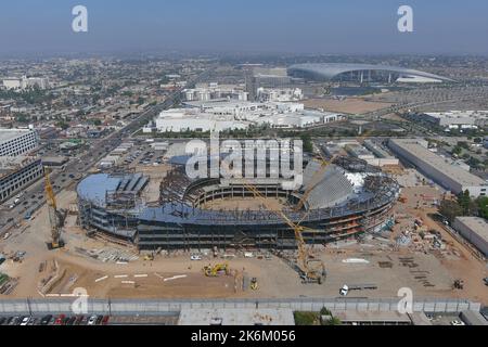 Une vue aérienne générale du chantier de construction du dôme Intuit, jeudi 29 septembre 2022, à Inglewood, Etalonnage L'Arena est l'avenir des LA Clippers. Banque D'Images