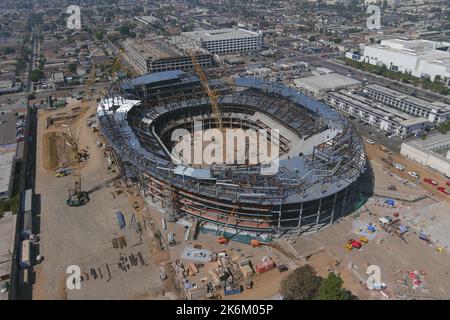 Une vue aérienne générale du chantier de construction du dôme Intuit, jeudi 29 septembre 2022, à Inglewood, Etalonnage L'Arena est l'avenir des LA Clippers. Banque D'Images