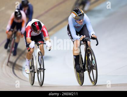 France. 14th octobre 2022. Lotte Kopecky belge photographiée en action pendant la course de points, partie de l'Omnium féminin, le troisième jour des Championnats du monde de piste UCI, au vélodrome de Saint-Quentin-en-Yvelines à Montigny-le-Bretonneux, France, le vendredi 14 octobre 2022. Les Championnats du monde ont lieu du 12 au 16 octobre 2022. BELGA PHOTO BENOIT DOPPAGNE crédit: Belga News Agency/Alay Live News Banque D'Images