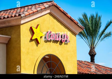 UPLAND, CA – OCT 10, 2022 : Carl’s Jr. Est une chaîne de restauration rapide américaine avec des franchisés en Amérique du Nord et du Sud, en Europe, en Asie et en Océanie. Banque D'Images