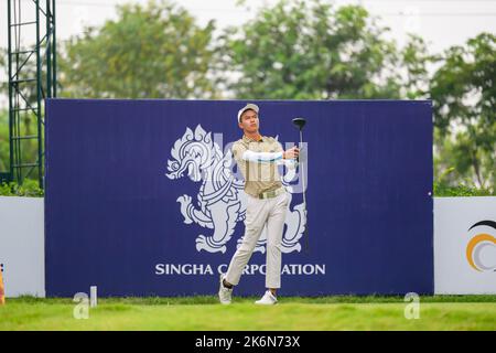 Bangkok, THAÏLANDE. 15th octobre 2022. Suttinon Panyo de THAÏLANDE a ouvert au trou 1 pendant la ronde 3rd le Singha Bangkok Open au club de golf de Bangkok à Pathum Thani, THAÏLANDE. Crédit: Jason Butler/Alay Live News. Banque D'Images