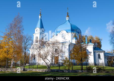 Vue sur l'église Saint-Laurent Nicholas le Wonderworker lors d'une journée ensoleillée d'octobre. Sortavala. Carélie, Russie Banque D'Images