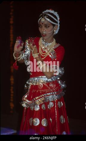 Kathak:- une des principales formes de danse classique dramatique, il est indigène au nord de l'Inde et développé sous l'influence des cultures hindoue et musulmane. Il se caractérise par un travail complexe du pied et un modèle de contrôle de 100 cloches de cheville. Kathak est dansé par les hommes et les femmes beaucoup de danse transmet l'humeur de l'Amour. Banque D'Images