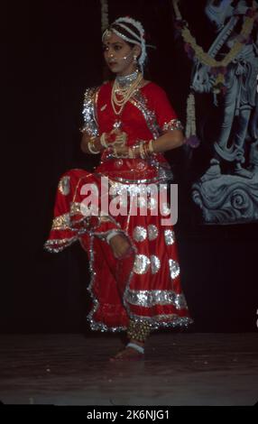 Kathak:- une des principales formes de danse classique dramatique, il est indigène au nord de l'Inde et développé sous l'influence des cultures hindoue et musulmane. Il se caractérise par un travail complexe du pied et un modèle de contrôle de 100 cloches de cheville. Kathak est dansé par les hommes et les femmes beaucoup de danse transmet l'humeur de l'Amour. Banque D'Images