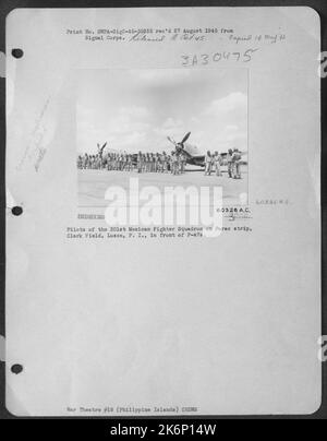 Pilotes de l'escadron de chasse mexicain 201st, [l'Armée de l'air pédarionnaire mexicaine] sur la bande de Porac, Clark Field, Luzon, P.I., devant les Thunderbolts P-47 de la [République]. Banque D'Images