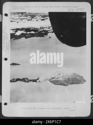 La classe Kuma en train de faire une croisière... Banque D'Images