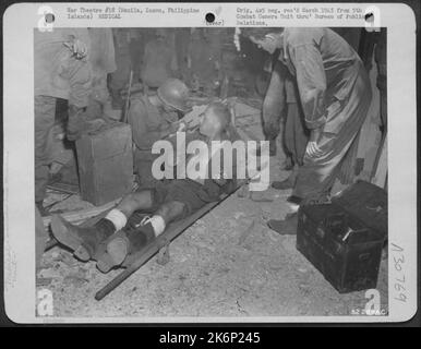 La classe Kuma en train de faire une croisière... Banque D'Images