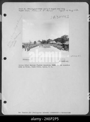 Tout le 201st Escadron de chasseurs mexicains, FAEM, dans la région de l'escadron à Porac, Clark Field, Luzon, P.I. Banque D'Images