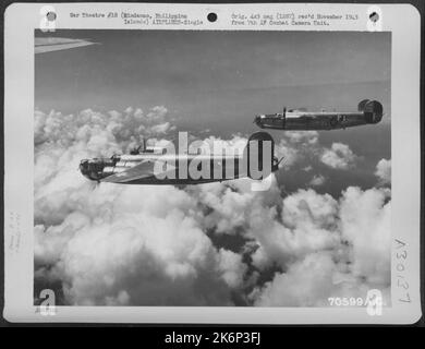 La classe Kuma en train de faire une croisière... Banque D'Images