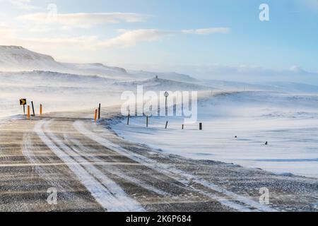 Voyage d'hiver en Islande, périphérique près d'Egilsstadir, région de l'est. Islande, Europe. Banque D'Images