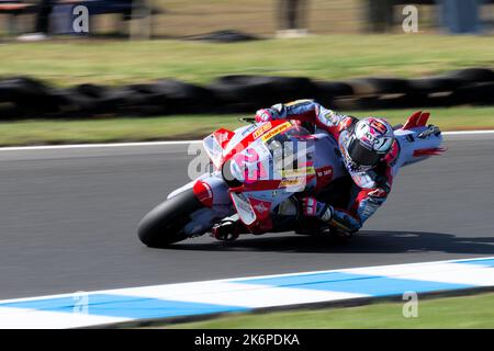 Phillip Island, Australie, 15 octobre 2022. ENEA Bastianini d'Italie sur le Gresini Racing Ducati pendant le MotoGP Free Practice 3 au MotoGP australien 2022 au circuit de Phillip Island sur 15 octobre 2022 à Phillip Island, en Australie. Crédit : Dave Helison/Alamy Live News Banque D'Images