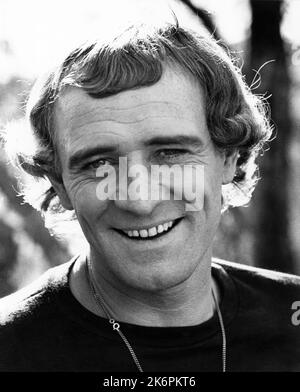 RICHARD HARRIS Portrait dans BLOOMFIELD 1970 réalisateurs RICHARD HARRIS et URI ZOHAR roman Joseph Groos scénario Wolf Mankowitz co-production Royaume-Uni-Israël Cenfilco tel Aviv / Limbridge / World films Company Banque D'Images